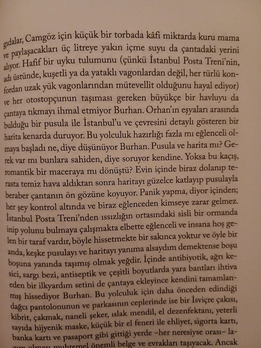 İstanbul Posta Treni'nden zekice hazirlanmis bir dolu gönderme var ama içlerinden en çok hoşuma Otostopçunun Galaksi Rehberi selamı oldu. @EverestKitap @bulentcalli