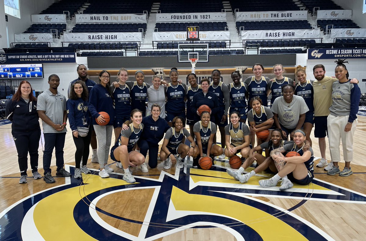 A big shoutout to GW Trustee Michelle Rubin ‘91 for stopping by shoot around today! Michelle will serve as our guest coach in tonight’s season-opener against Howard! #RaiseHigh
