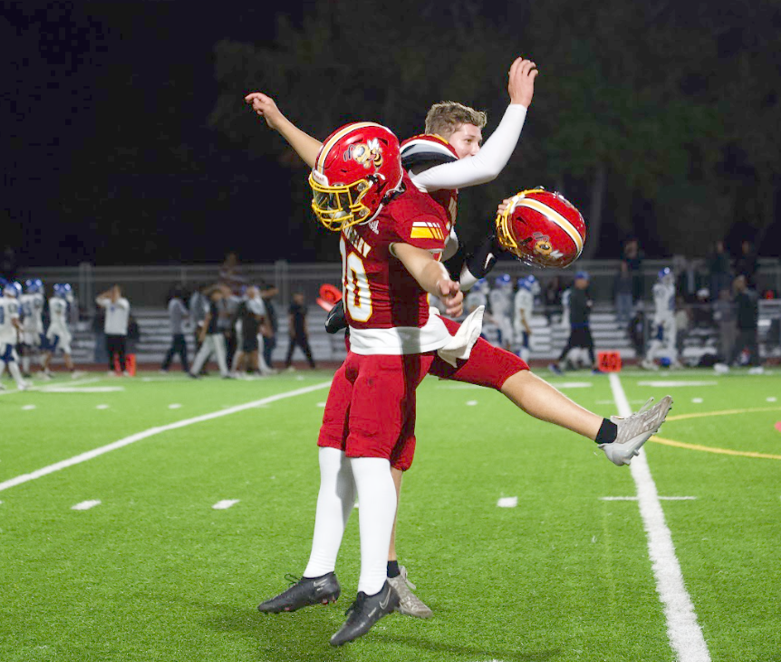 BHSJacketsFB's tweet photo. Your @BHSJacketsFB just won league and earned a NCS playoff berth for the 2nd year in a row! #THEBUZZISBACK
NCS @ ECHS, Friday 11/10 @ 7pm! We need all YellowJackets for this one! Let's turn that stadium red and gold!
Tickets: https://t.co/kkCsekZ0ga
@CoachPerry2012 https://t.co/Z038ZvIJ2n
