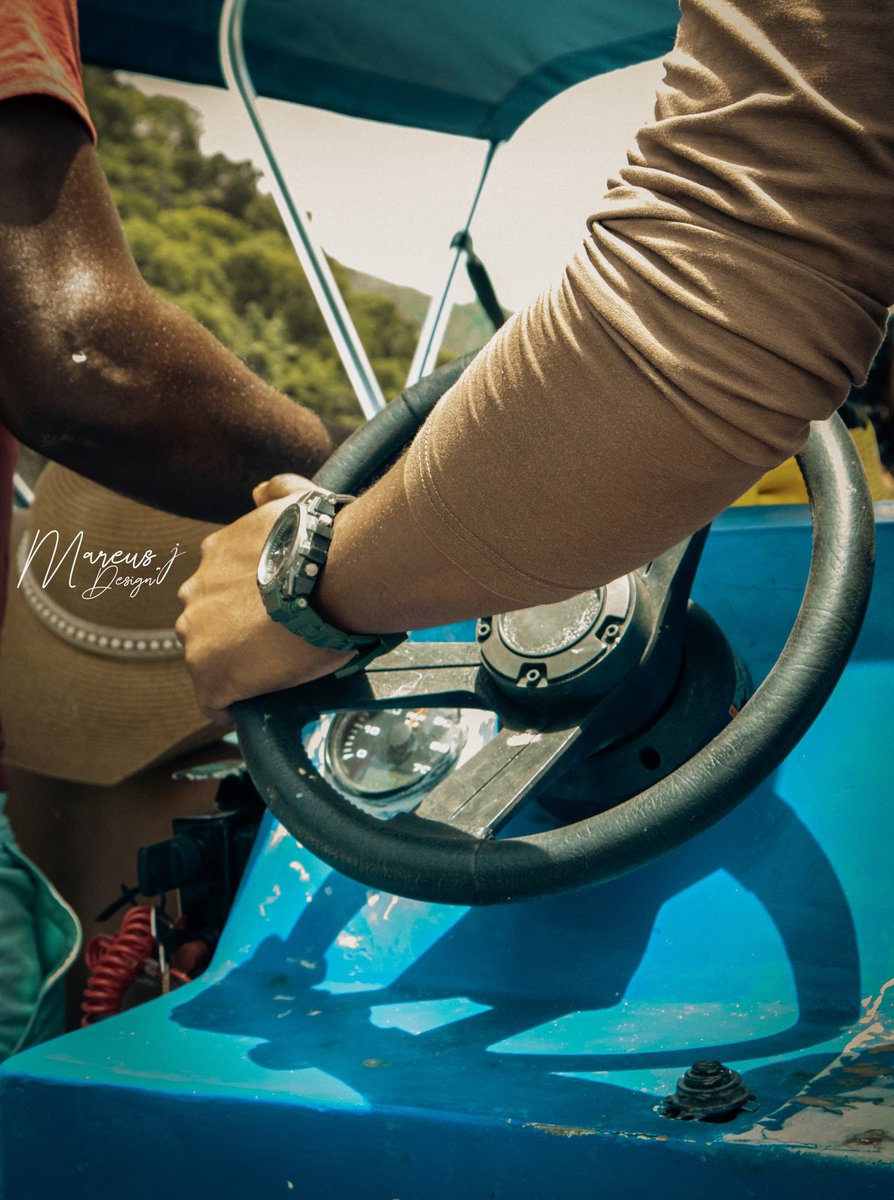 DesignMareus's tweet photo. A visit to Cadras with Ayiti booking🚤This beach is known for its crystal-clear waters 🌊 and white sand. Looking at the mountain in the background is truly magnificent.🏔
by @DesignMareus 📸 https://t.co/ShsUUZ1nrG