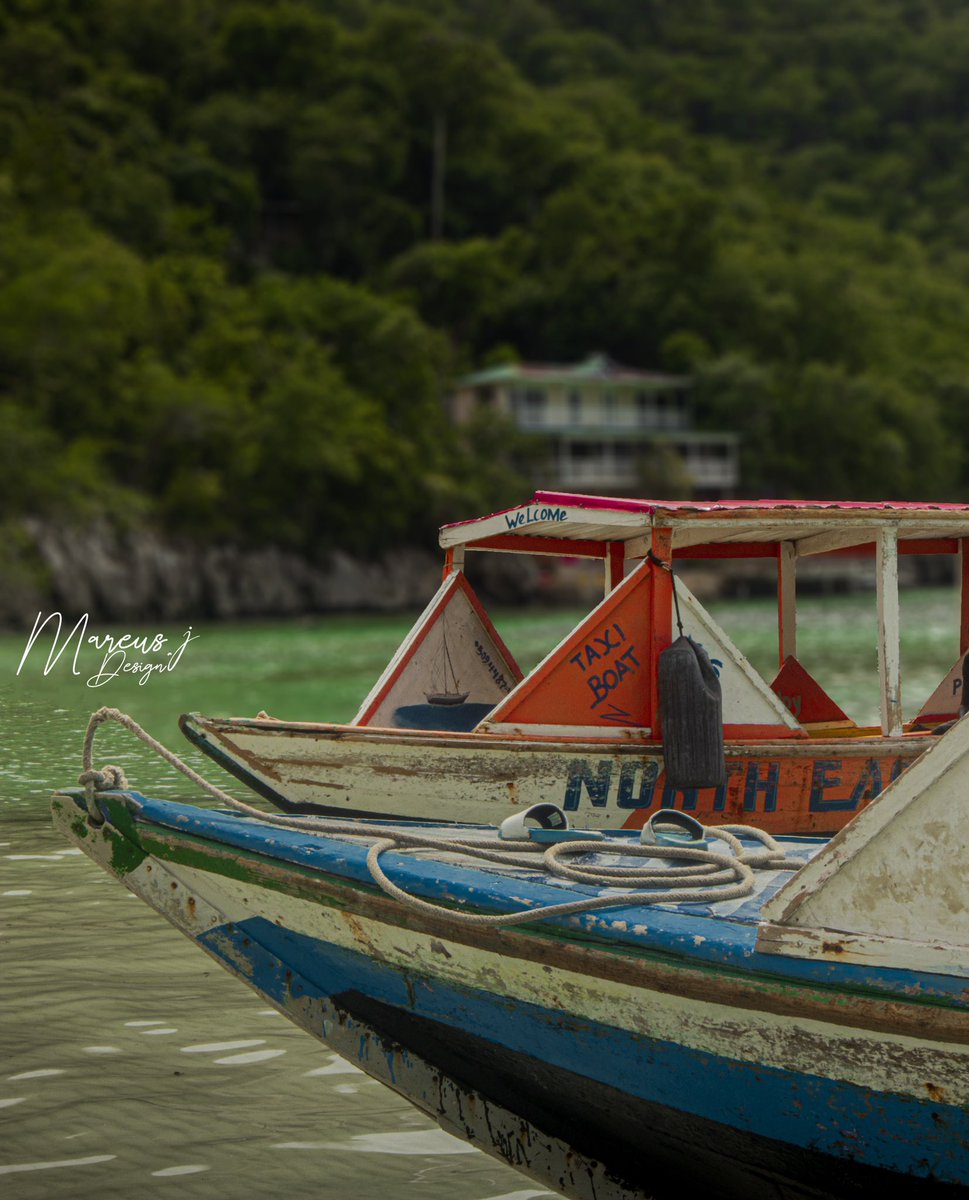 DesignMareus's tweet photo. A visit to Cadras with Ayiti booking🚤This beach is known for its crystal-clear waters 🌊 and white sand. Looking at the mountain in the background is truly magnificent.🏔
by @DesignMareus 📸 https://t.co/ShsUUZ1nrG