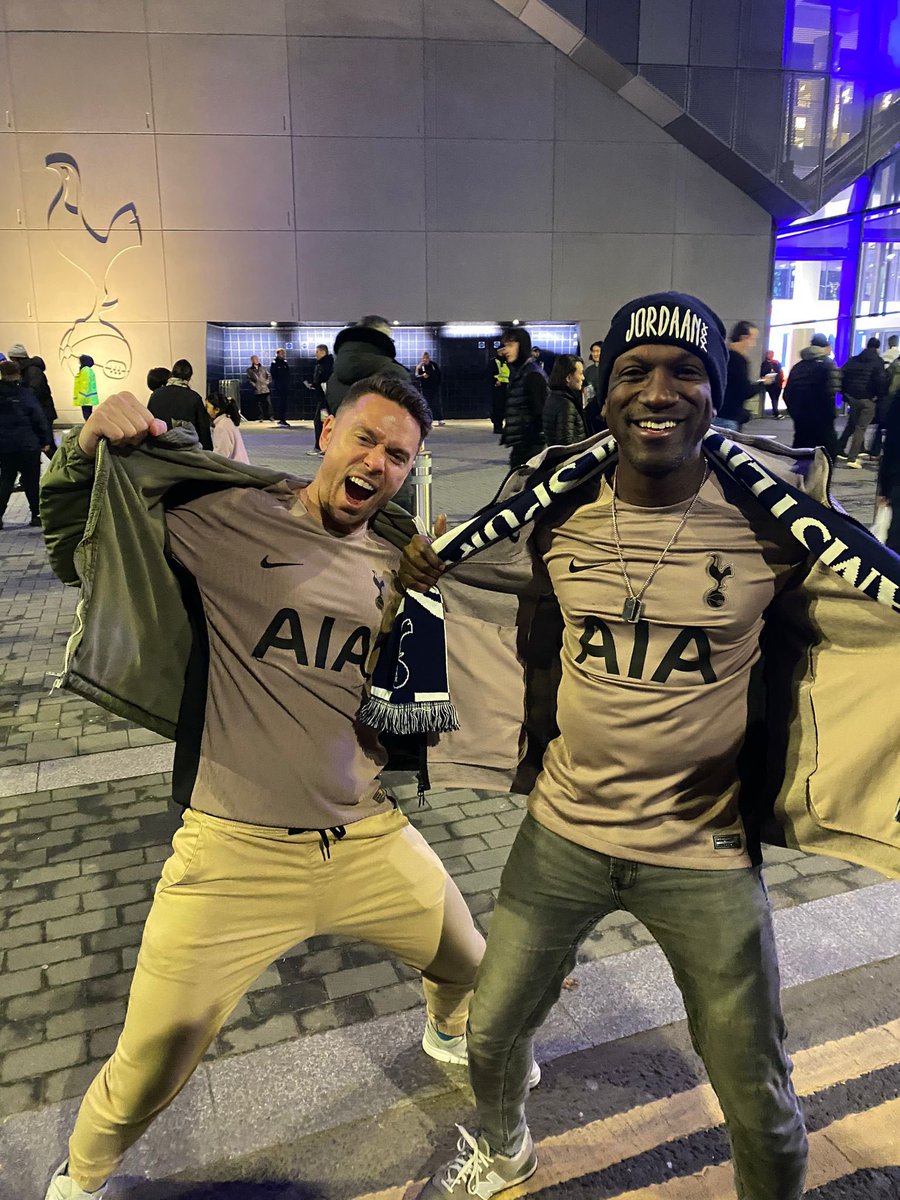 AmsterdamSpurs's tweet photo. Our Amsterdam Spurs on tour ft. @SDSpurs COYS 💙🤍 https://t.co/QoQlavnGzq
