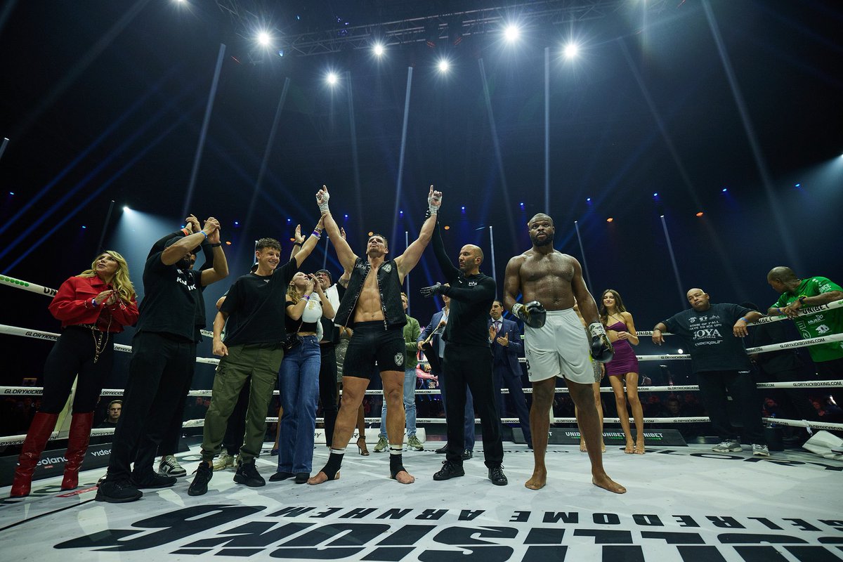 SportsZone__'s tweet photo. 📺 Le GLORY #COLLISION6 a attiré la bagatelle de 1M de téléspectateurs rien qu’aux Pays-Bas ! 😳

Avec les 28.000 spectateurs dans le Gelredome et la plateforme de PPV, le GLORY a assuré une très grosse recette avec l’événement. 

Le kickboxing renaît peu à peu. 💛 https://t.co/gokYbunkGi