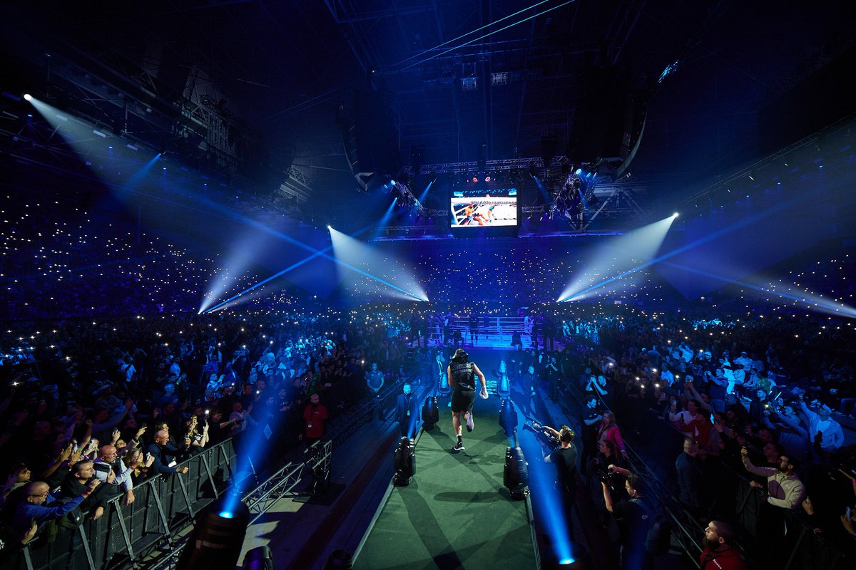 SportsZone__'s tweet photo. 📺 Le GLORY #COLLISION6 a attiré la bagatelle de 1M de téléspectateurs rien qu’aux Pays-Bas ! 😳

Avec les 28.000 spectateurs dans le Gelredome et la plateforme de PPV, le GLORY a assuré une très grosse recette avec l’événement. 

Le kickboxing renaît peu à peu. 💛 https://t.co/gokYbunkGi