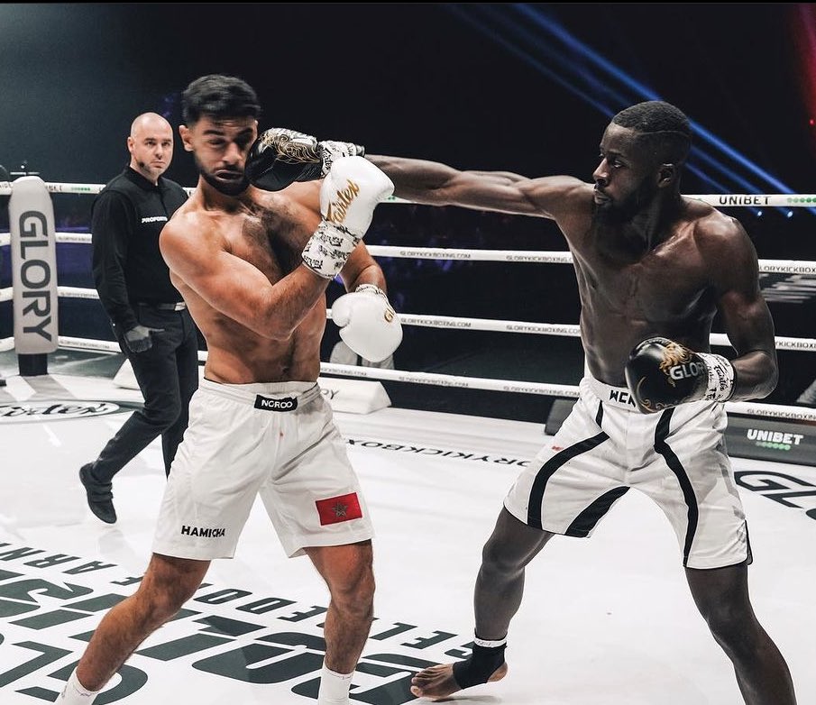 SportsZone__'s tweet photo. 📺 Le GLORY #COLLISION6 a attiré la bagatelle de 1M de téléspectateurs rien qu’aux Pays-Bas ! 😳

Avec les 28.000 spectateurs dans le Gelredome et la plateforme de PPV, le GLORY a assuré une très grosse recette avec l’événement. 

Le kickboxing renaît peu à peu. 💛 https://t.co/gokYbunkGi