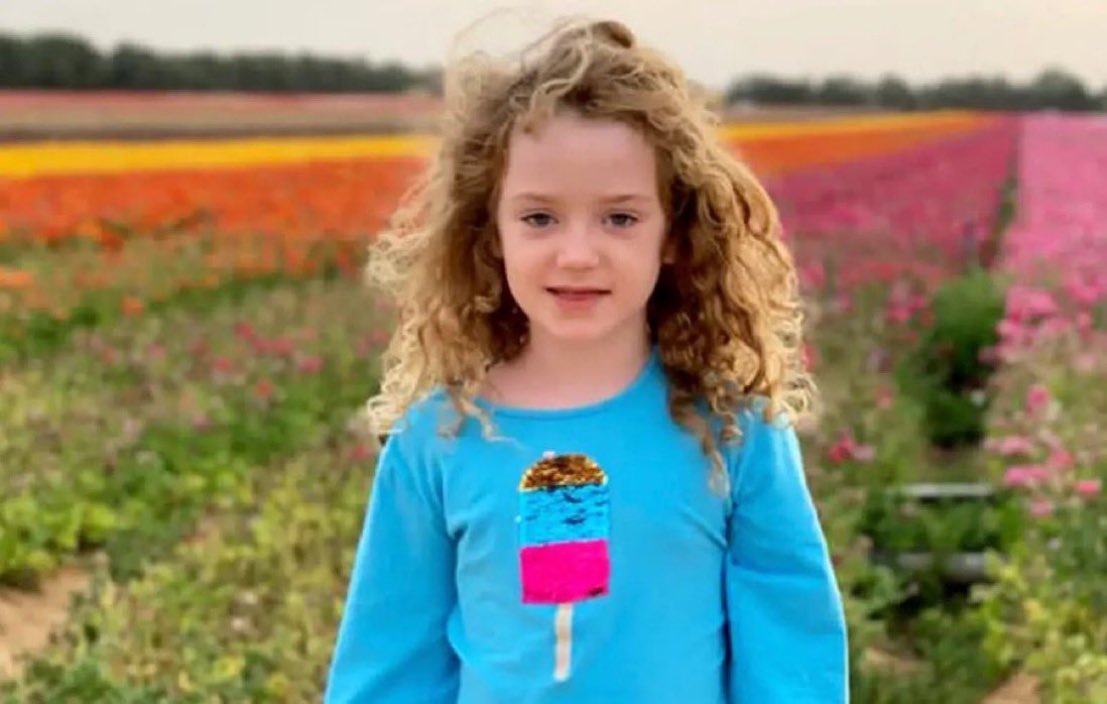 AntonStruve's tweet photo. Emily n'a que 8 ans. On pensait initialement que la petite fille avait été assassinée par le Hamas au kibboutz Be'eri. Son père avait déclaré à CNN qu'il préférait que sa fille soit morte plutôt que retenue en otage par le Hamas.

De nouveaux renseignements ont récemment révélé qu'Emily est en fait retenue en otage à Gaza. Depuis maintenant un mois.
#BringThemHomeNow