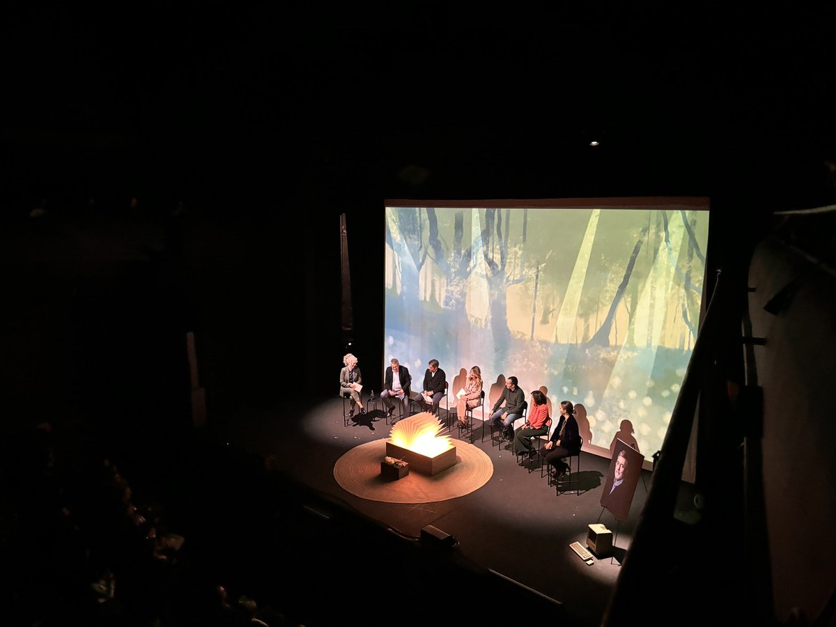 El Teatro Pavón, lleno. Escuchando las anécdotas y aprendizajes que nos regaló Mario.

Gracias por venir.