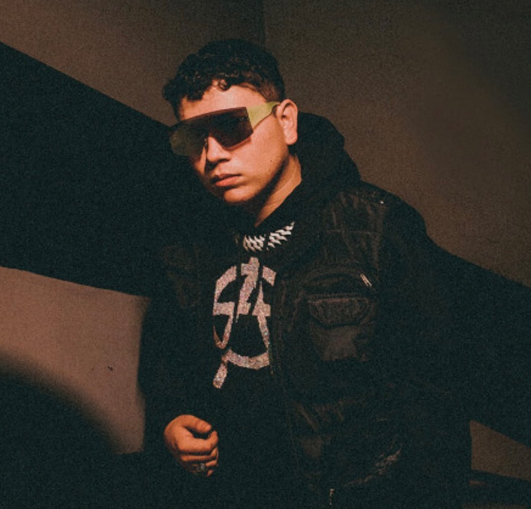 warnermusicmex's tweet photo. ¿Que por qué estamos felices?, porque hoy está de cumpleaños nuestra querido #JessyCastillo, ¡todos a celebrar y dejarle nuestros buenos deseos! 🥳 🎉🥂

#JessyCastillo 🎂 https://t.co/8Edb24ejcJ