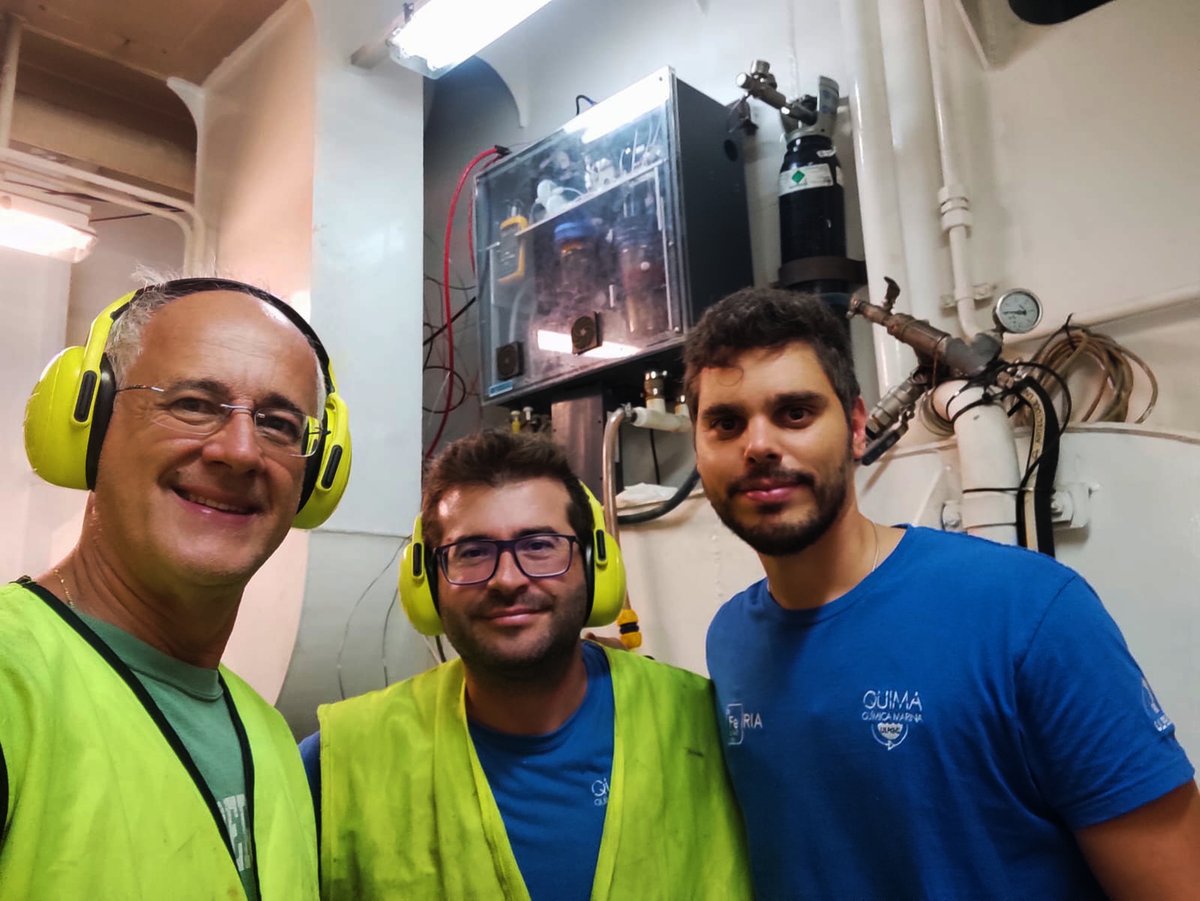 CanBioCanarias's tweet photo. 🔵El proyecto financiado por #CanBIO, #CanOA, junto a investigadores de #QUIMA , #IOCAG y @ULPGC, instaló ayer un nuevo medidor de oxígeno que permitirá mejorar la calidad del equipamiento de una de las únicas estaciones que mide el #CO2 por mar y aire en #ICOS . https://t.co/jDDQ6Paof8