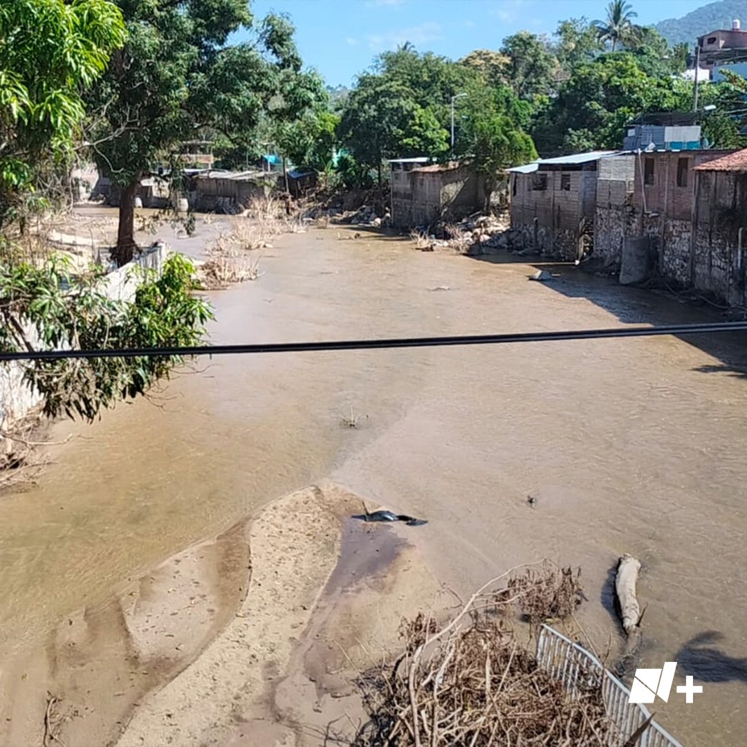 nmas's tweet photo. Así se encuentra el municipio de Xaltianguis, en Guerrero, después del paso del huracán #Otis que afectó las colonia Barrio Nuevo y San Miguel.

La fuerza del huracán se llevó todo a su paso, incluido los puentes peatonales que comunican a ambas colonias.

Fotos: S. Servín / N+ https://t.co/ZfRqrtyUji