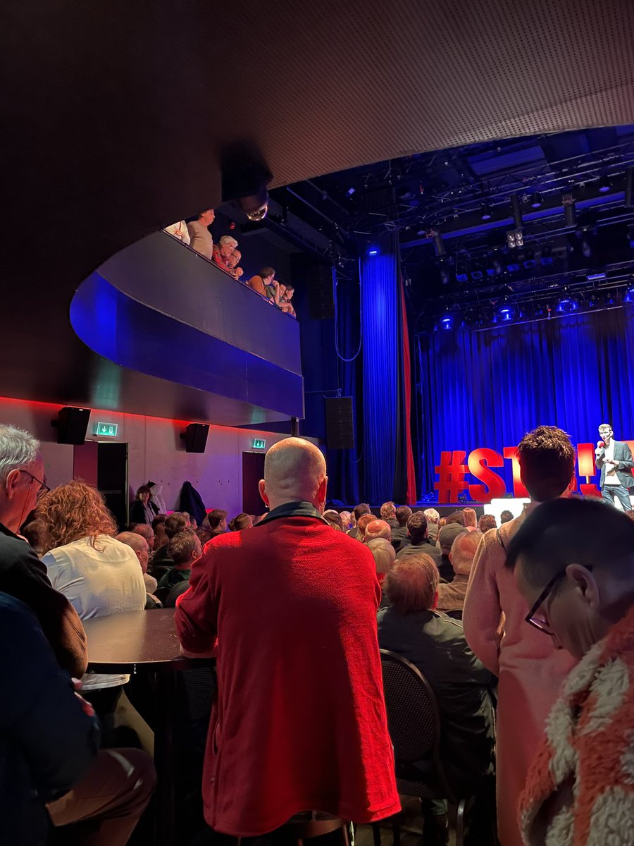 SPHelmond's tweet image. We zijn los!
Stampvol!
Kijk mee:
#Lilian #boekpresentatie #Helmond #SPHelmond 

m.facebook.com/events/s/live-…