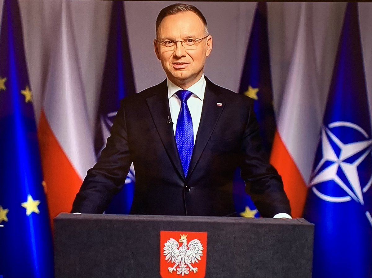 ADerewienko's tweet photo. ✔️Tradycji konstytucyjnej stało się zadość.🇵🇱
#Orędzie #Prezydent
#OrędziePrezydenta #Polska #ThisIsPoland #Konstytucja #AndrzejDuda https://t.co/8lCKfZfKbw