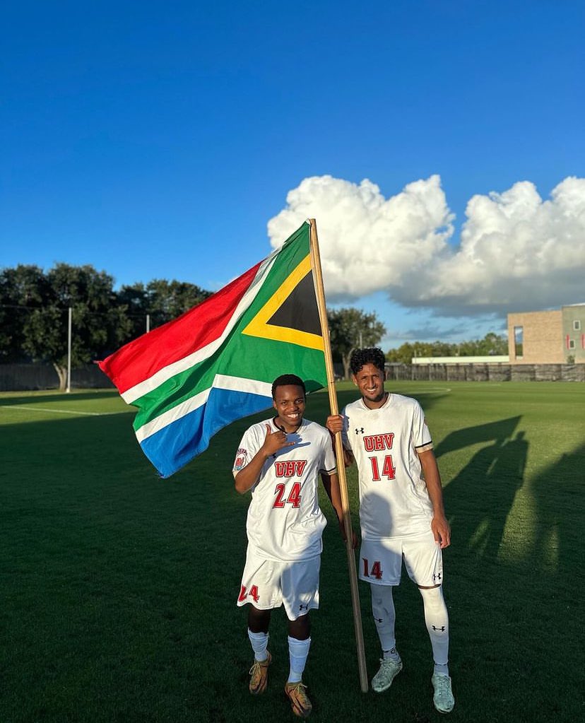USA 🇺🇸 

Kagiso Madisha and Ryan Naidoo flying the flag high at the University of Houston-Victoria.