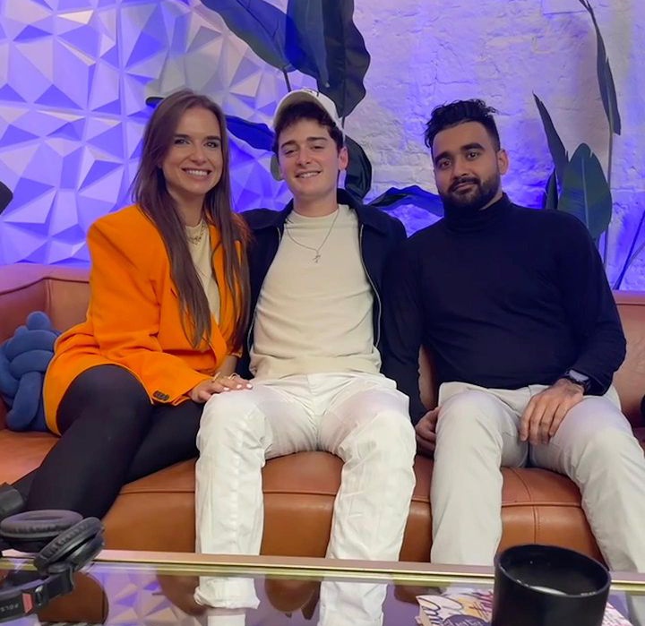 📸Barbara Minuzzi via Instagram 

„October recap.💛 
October theme: community.”