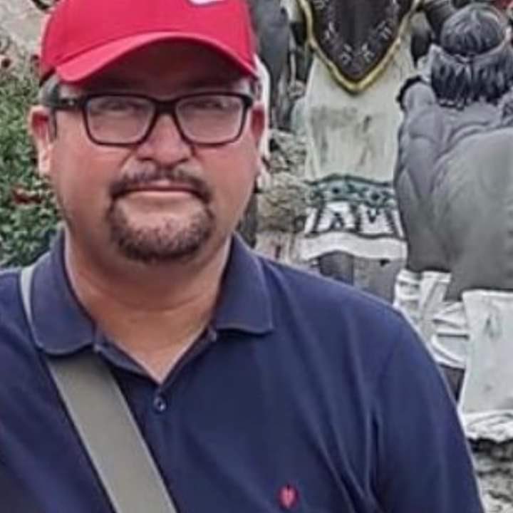nvinoticiasoax's tweet photo. 1/2
#ImagenesFuertes | Es por medio de un video que circula en redes sociales que se dió a conocer el caso de  Rey C., policía municipal de #OaxacaDeJuárez,  quien, en las imágenes aparece agrediendo brutalmente a una mujer. https://t.co/8ZQLWWIiI0