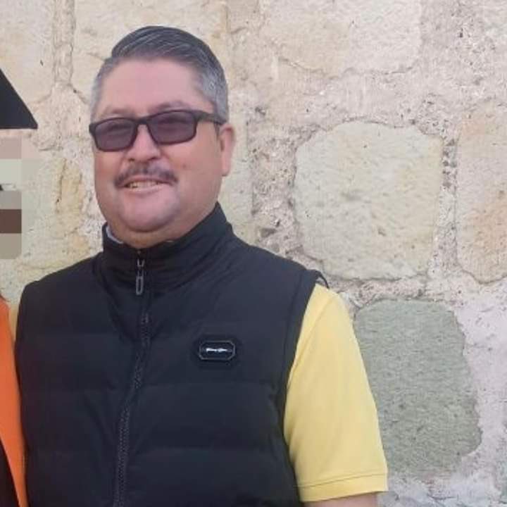 nvinoticiasoax's tweet photo. 1/2
#ImagenesFuertes | Es por medio de un video que circula en redes sociales que se dió a conocer el caso de  Rey C., policía municipal de #OaxacaDeJuárez,  quien, en las imágenes aparece agrediendo brutalmente a una mujer. https://t.co/8ZQLWWIiI0
