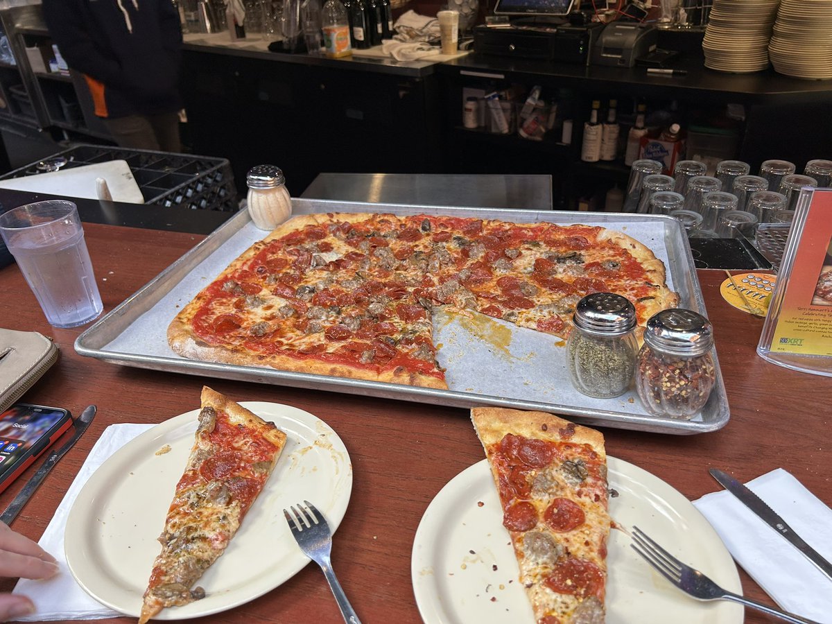 ron_greisch's tweet image. We went to Chicago this weekend. It’s an amazing city. We had a blast, spent a ton of $, tipped everyone! Never felt unsafe. We will go back again! Jealous of those that live there every day!
@WestLoopTom @Twitchywwilson1 @darren_boro @mattlindner @MailmanJack65 @CheapSeats411