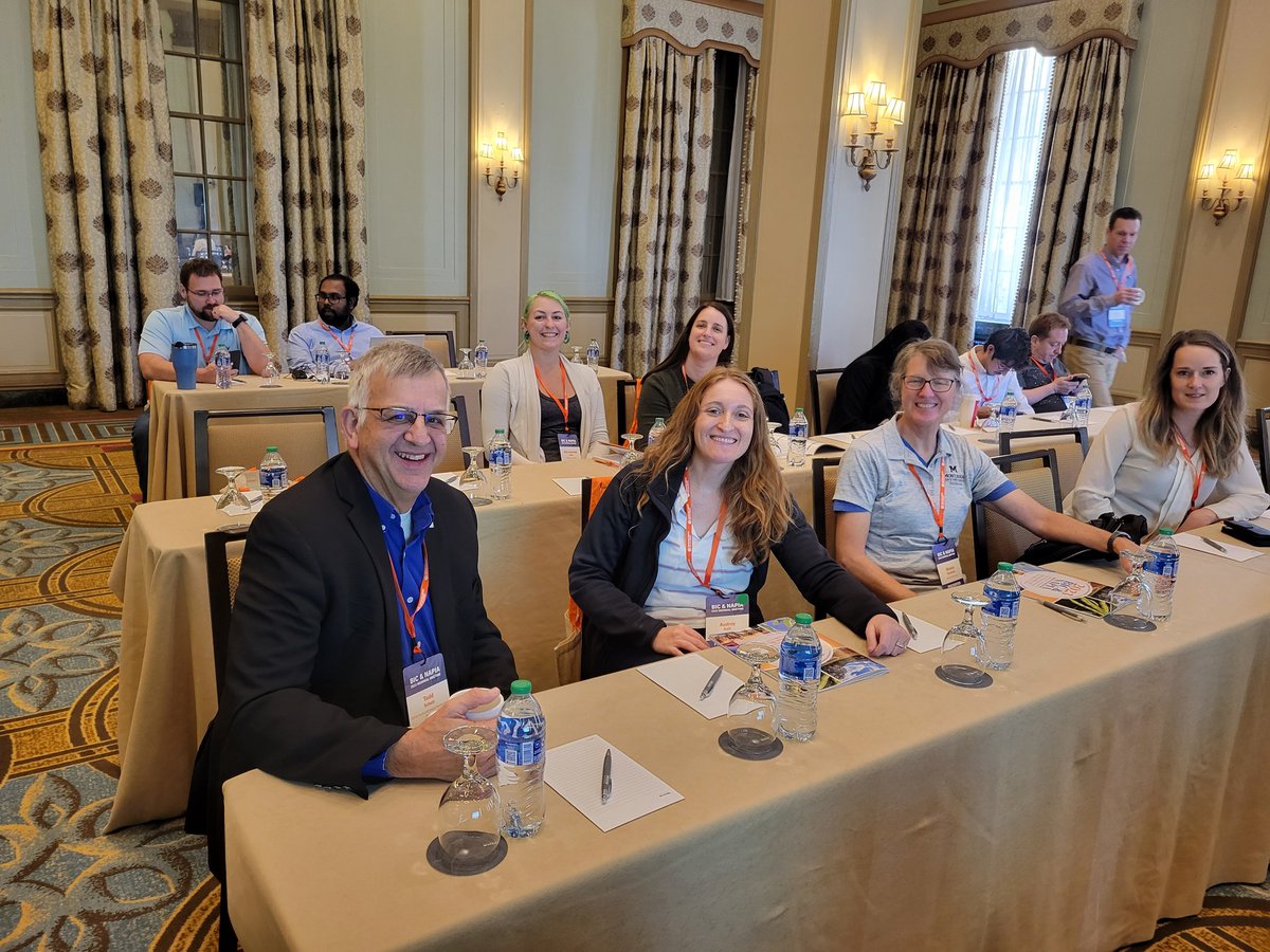 Dr. Mary Burrows (@vaesresearch) on Twitter photo Look at that dream team fighting pulse crop diseases at the North American Pulse Improvement Assn meeting! @Audrey_Kalil <a href="/USAPulses/">USA Pulses</a> Look at that dream team fighting pulse crop diseases at the North American Pulse Improvement Assn meeting! @Audrey_Kalil <a href="/USAPulses/">USA Pulses</a>