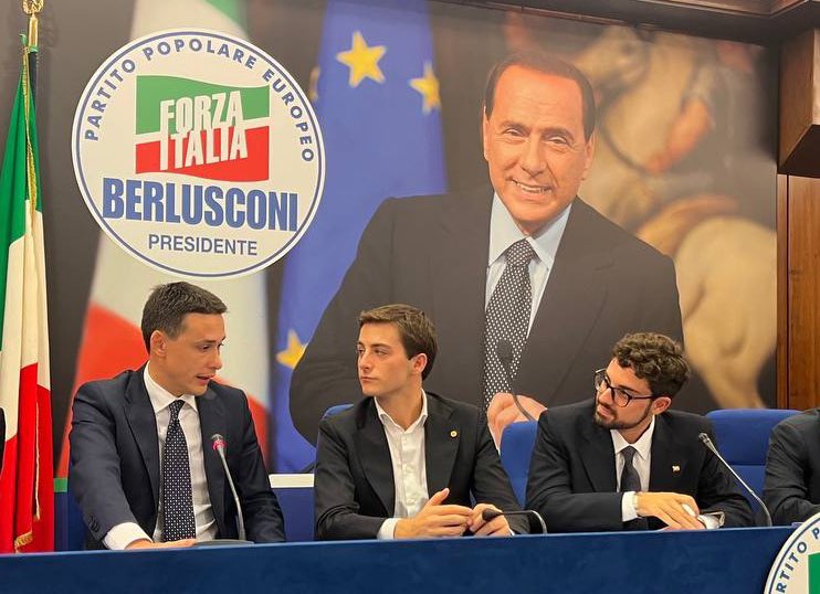 🇮🇹 Il Coordinatore Capitolino Francesco Innocenzi insieme al Coordinatore Regionale Simone Leoni e il Segretario Nazionale Stefano Benigni, ha presentato la nuova squadra che guiderà la nuova fase di <a href="/figiovaniroma/">Forza Italia Giovani Roma</a>.

Pronti per le innumerevoli sfide che ci aspettano🚀