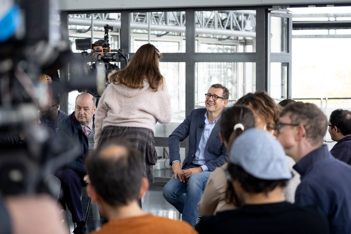 JournalPapotin's tweet photo. Comme pour chaque émission, vous êtes au rendez-vous !
Merci pour vos retours sur notre émission avec des Rencontres du Papotin avec Dany Boon.  
📷 : Elise Llinares 
 #LesRencontresduPapotin #LePapotin https://t.co/GE8NpMAMM3