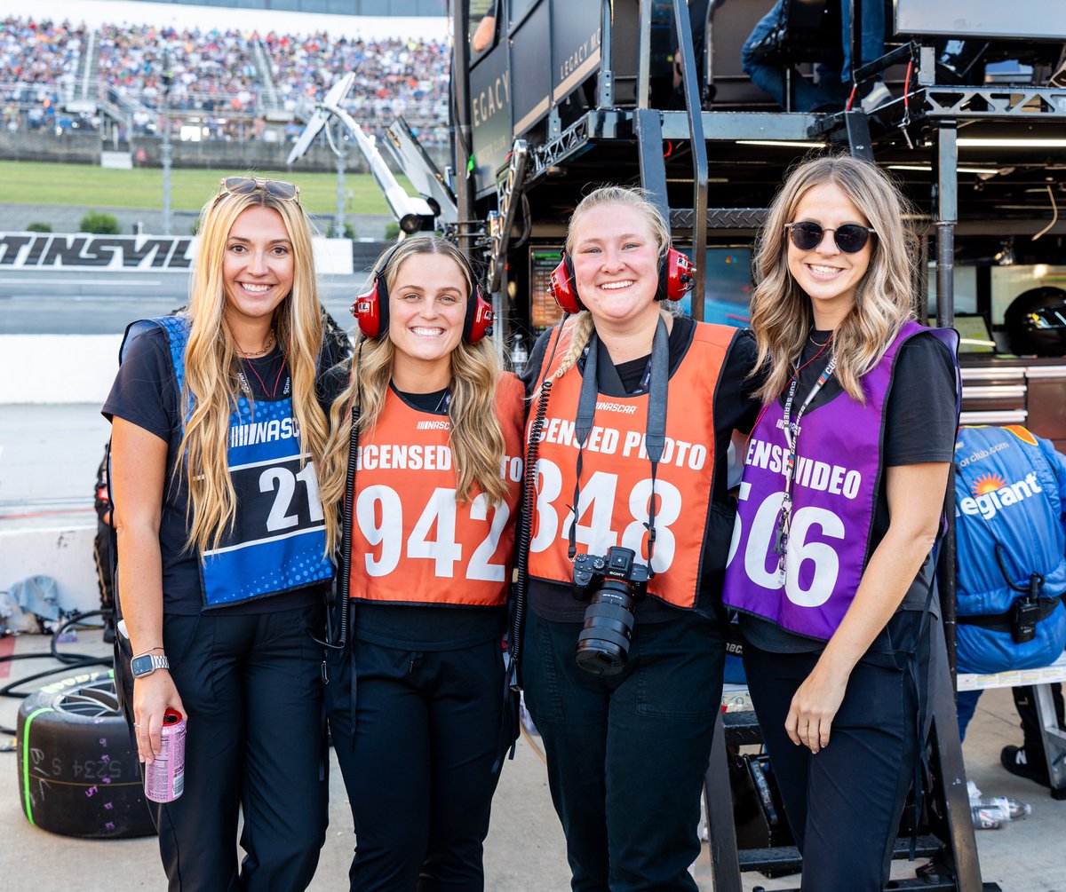 reine_agency's tweet photo. All smiles for another @NASCAR season in the books 😄 https://t.co/ZSB7GCelYz
