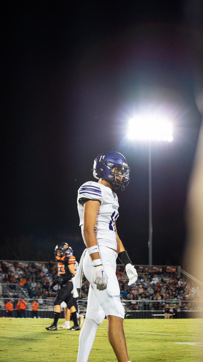 wi1l_m's tweet photo. 🚨Senior season stats: https://t.co/xdbjPfyb9Z
(5-5) (8 games played)
Offense:
-1010 Total yards 
10 TDs
-80 carries 
646 rushing yards
8 TDs 
-32 receptions 
364 receiving yards
2 TDs
Defense:
-1 INT 
-8 Pbu
-22 Tkls
#11out https://t.co/JR6rhqK2gA