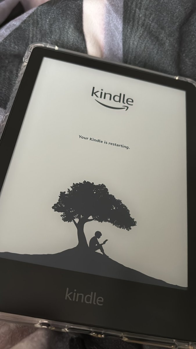 🥰 i got a new kindle today 🥰