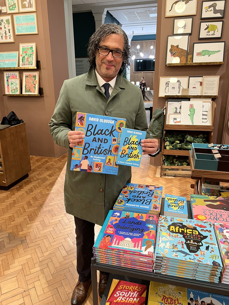 Look who popped in the shop tonight! 

Great to see the lovely David Olusoga who is giving a talk @mcrmuseum this evening as part of the @uomcreativemcr 

#CreativeMcr #Manchester #Event #BlackandBritish #Book #MuseumShop