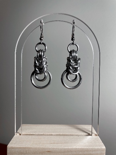 I just received bask earrings — cotte de mailles from _roc via Throne. Thank you! https://t.co/PIOkVDDtXs