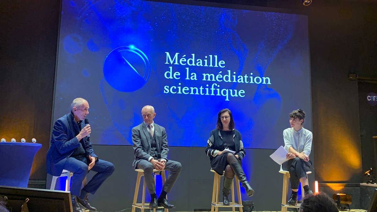 #TalentsCNRS | <a href="/giry_claire/">Claire Giry</a>, directrice générale de la recherche et de l'innovation au <a href="/sup_recherche/">Ministère Enseignement supérieur/Recherche/Espace</a>, <a href="/DenekenMichel/">Michel Deneken</a>, Président de l'<a href="/unistra/">-</a>, et <a href="/antoine_petit_/">Antoine Petit</a>, Pdg du <a href="/CNRS/">CNRS 🌍</a>, échangent sur le regard porté aujourd'hui sur le dialogue entre science et société.