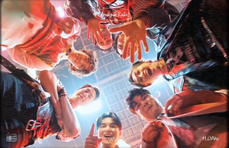liz_sc9's tweet photo. mis suju bonitos lo están haciendo muy bien,estoy tan orgullosa de ustedes,son una luz en la oscuridad y son un curita para mi corazon,nunca cambien,nunca dejen de cantar y nunca dejen de brillar 💙 @SJofficial #18thAnniversary https://t.co/PsidrNFuuj