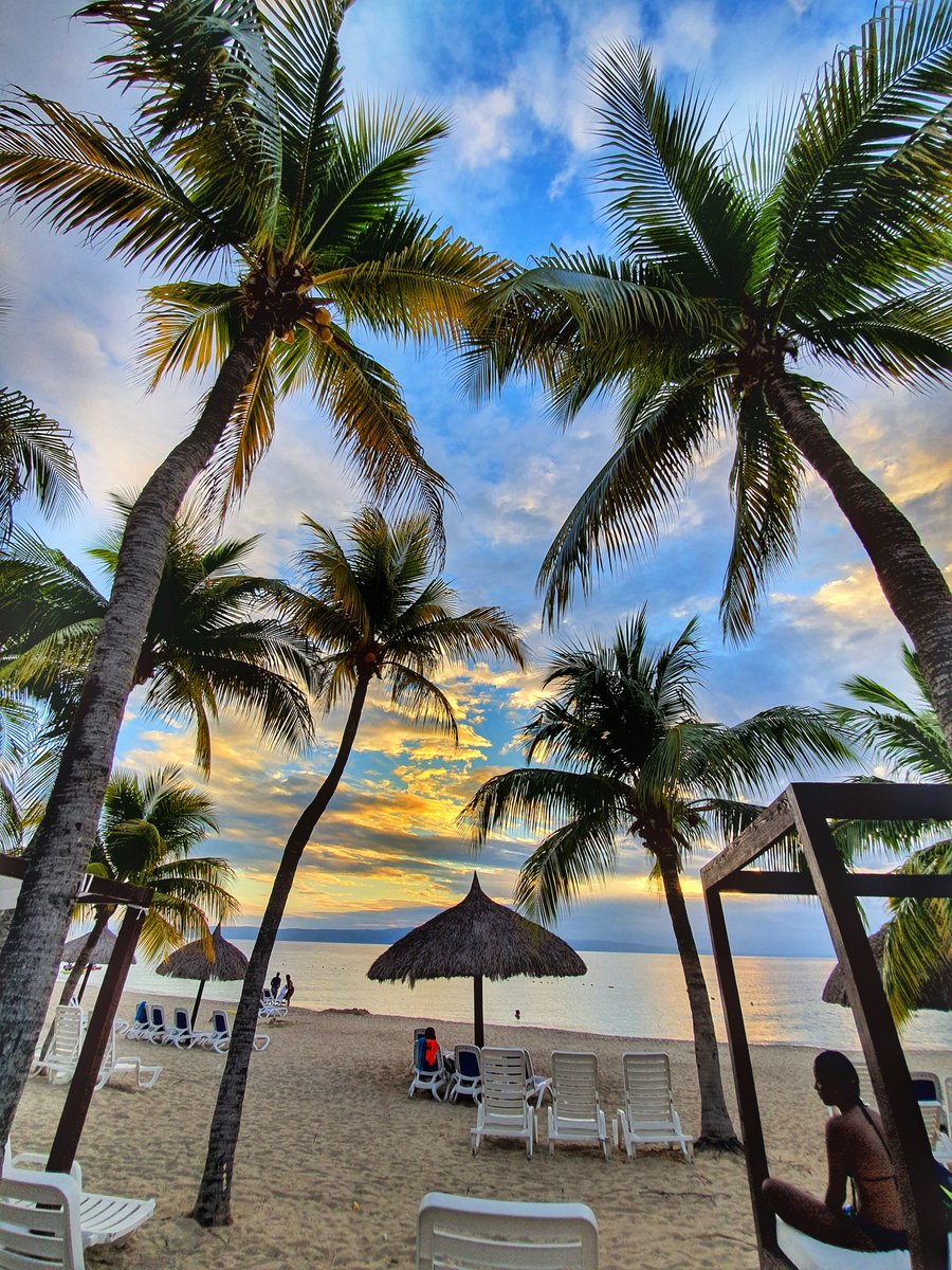 decameronhaiti's tweet image. Yon lòt wiken sòt pase ...🌄
Pa wè'w kap pase bèl moman nan plaj nou an manke nou anpil🌴🌊 
Men nou konnen ke chak jou ap rapwoche nou de jou nap kapab wè yon lòt fwa ankò 💙🤞✍️💯✅