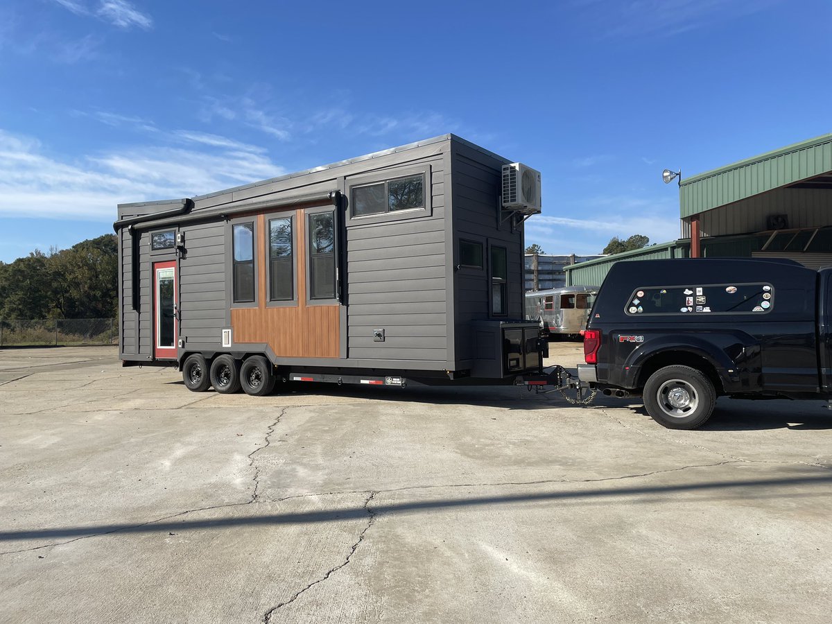 We are leaving for Florida today! #cathouseonthemove Why CAN’T I travel in my shark?!? #howrude #cratepleaseshesaid #catsinatinyhouse #travelingtiny #tinycathomeadventures #travelingcats