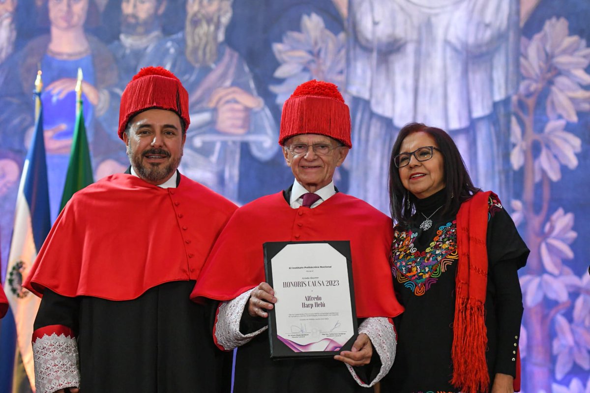 FundacionAHHO's tweet photo. Felicitamos a @alfredoharphelu por haber recibido el Doctorado Honoris Causa del @IPN_MX por su trayectoria y aportes sociales. https://t.co/8g9sVdxMeG