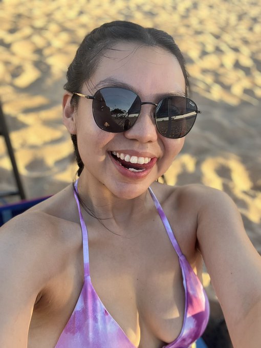 Have a awesome week pals! ☺️ Early bird 30% off sale going on rn on my premium page (link in bio) 😚😚