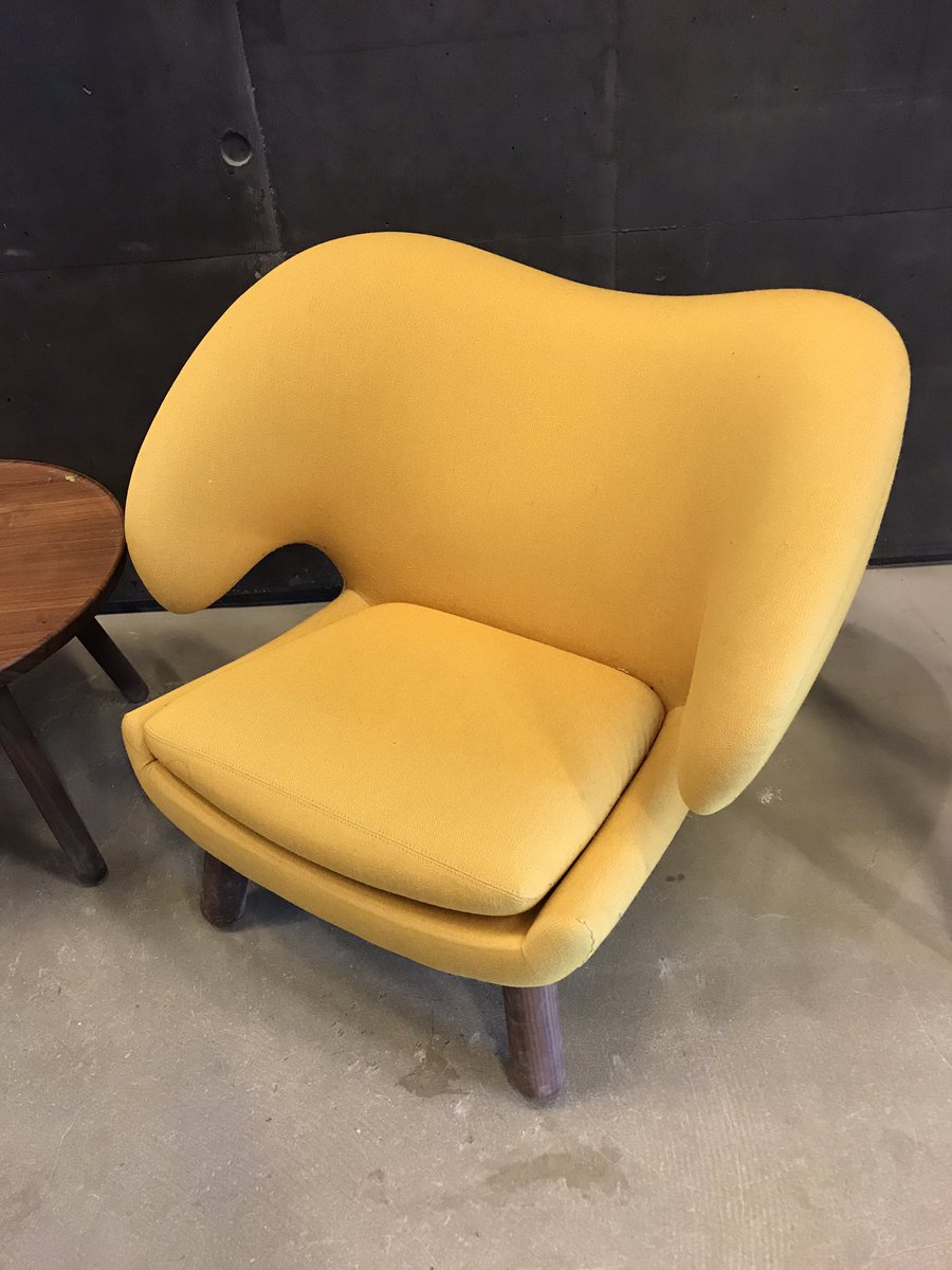 k_wildsw's tweet photo. For #Museum30 day 6 and 'yellow': you have to love a museum that just lets you sit on a designer chair - the iconic Pelican by Finn Juhl - in its public lobby. #ordrupgaard #Denmark https://t.co/JrOJJeB4B0
