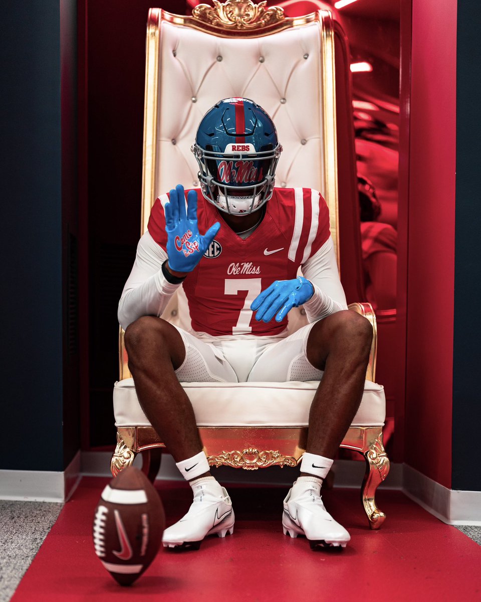 calebodomm's tweet photo. Always a great time in the sip!! @Lane_Kiffin @DerrickDnix @OleMissFB https://t.co/HOOaNUp50q