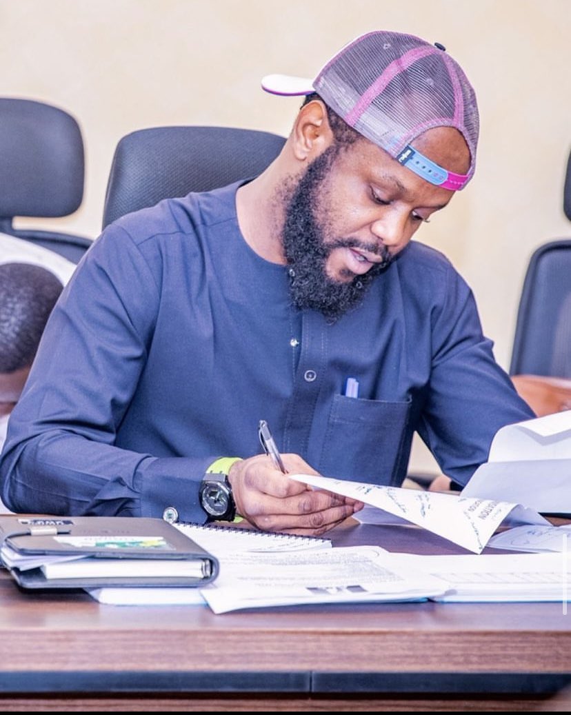 styouthvanguard's tweet photo. "Nothing can stop the man with the right mental attitude from achieving his goal. Nothing on earth can help the man with the wrong attitude." —Thomas
Jefferson
@STinubu
#mentor
#kingofboys
#kingofyouth
#ojueko
#manofthepeople
#youthpresident
#seyitinubuyouthvanguard https://t.co/9NdUr1UUC0