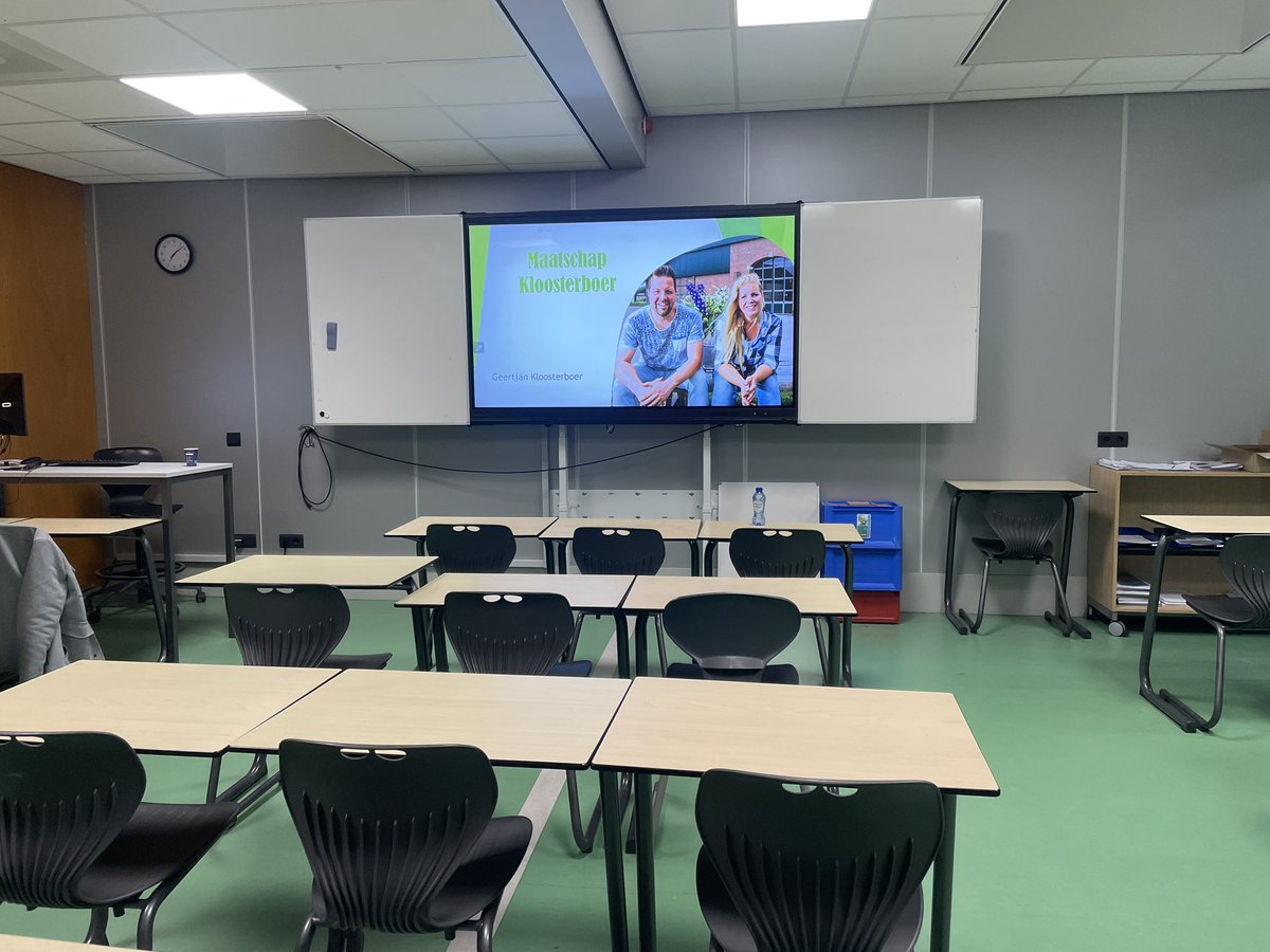 Geertjan_Oxe's tweet photo. Oh, toch wel weer spannend.
Bekende locatie, hier 8 jaar in de schoolbanken gezeten.
Nu wat mogen vertellen over โboer zijnโ, passie en ondernemerschap โบ๏ธ๐๐ป
Leuk en komt goed ๐ช๐ป!
#ZoneCollege
#Twello
#BoerenVDToekomst https://t.co/CxAzc4IONH