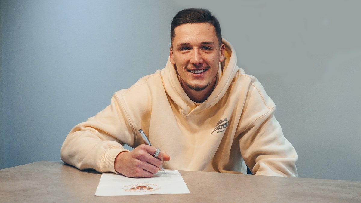 Blackpool Football Club is delighted to announce that Oliver Casey has signed an extended contract at Bloomfield Road. ➡️ blackpoolfc.co.uk/news/2023/nove… 🍊 #UTMP