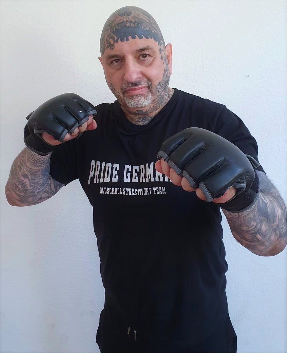 devil_thorsten's tweet photo. ©EvilBastardsErotikSports PromotionGermany  BOXING and  STREETFIGHT TEAM 🇩🇪 https://t.co/69sXi6i69K 🇩🇪 #lifestyle #bodybuilding #gym #tattooart   #trend #workout #ink #tattoo #Boxing #MMA #tattoos #muaythai #Hamburg  #Germany 🇩🇪👊🎱 https://t.co/mmqJwbNx0S