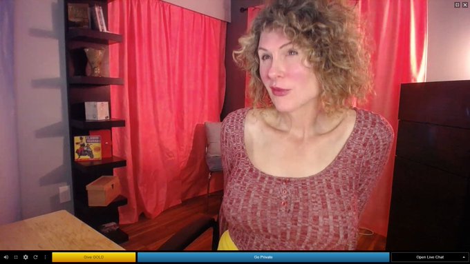 She's back home safely ❤️ LIVE on cam NOW >>> https://t.co/74VHSaBQ9i  Look how pink &amp; flushed her cheeks