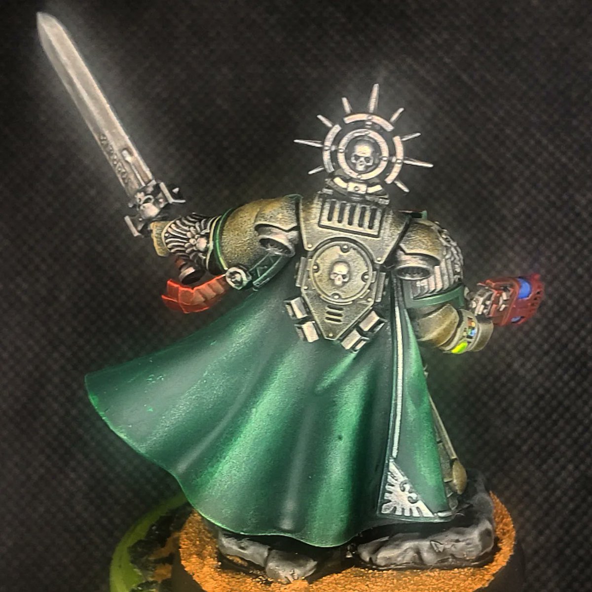 Myth3d's tweet photo. First and second company captains for my Space Marine army. https://t.co/IWLYrdwCdv