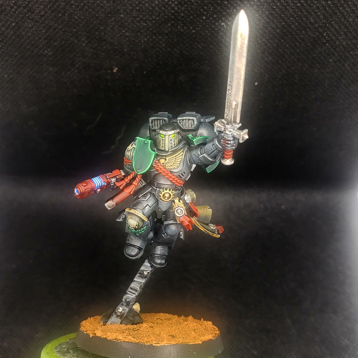 Myth3d's tweet photo. First and second company captains for my Space Marine army. https://t.co/IWLYrdwCdv