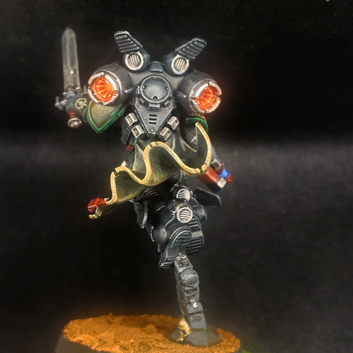 Myth3d's tweet photo. First and second company captains for my Space Marine army. https://t.co/IWLYrdwCdv