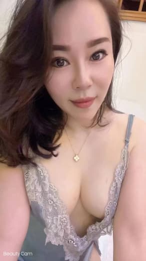 RonBen30859964's tweet photo. 23号妹妹：日照东港区北京路与黄海二路附近
车票：5张/次，7张/两次,14张/夜，雨露，先帮我ab面舔一遍，含着果冻帮我口，是真的爽，口完后就进入主题，各种姿势，最后她叫我在镜子前解决战斗 
妹妹联系方式看置顶推文 #日照约炮 #日照兼职 #日照上门 #日照资源 #日照线下 https://t.co/ecmZKrVWsg