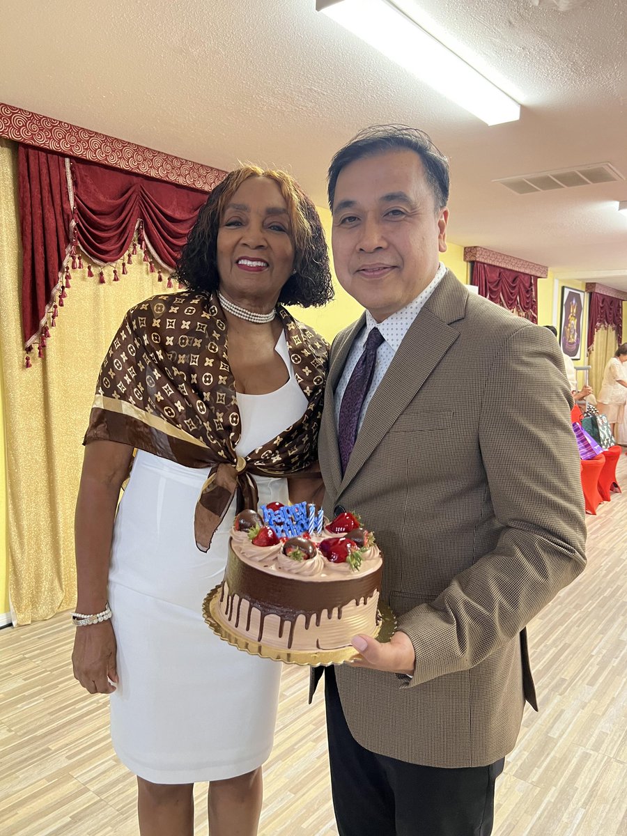 Yesterday with my Philippine Minister friend Brother Jun his birthday. Was invited to sing.