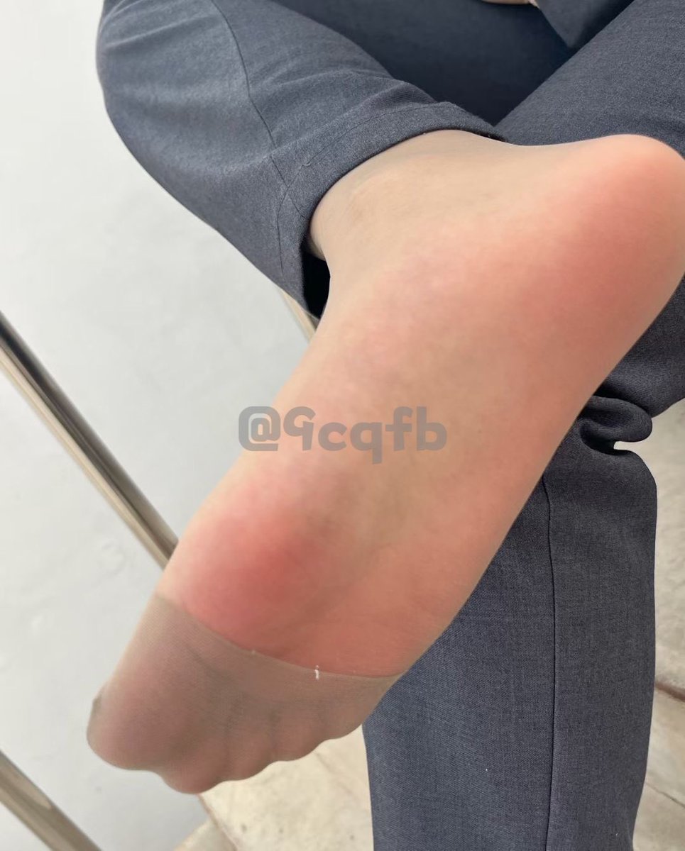 9cqfb's tweet photo. 脚尖加固 下一句是什么？ https://t.co/7uzGif5w8y