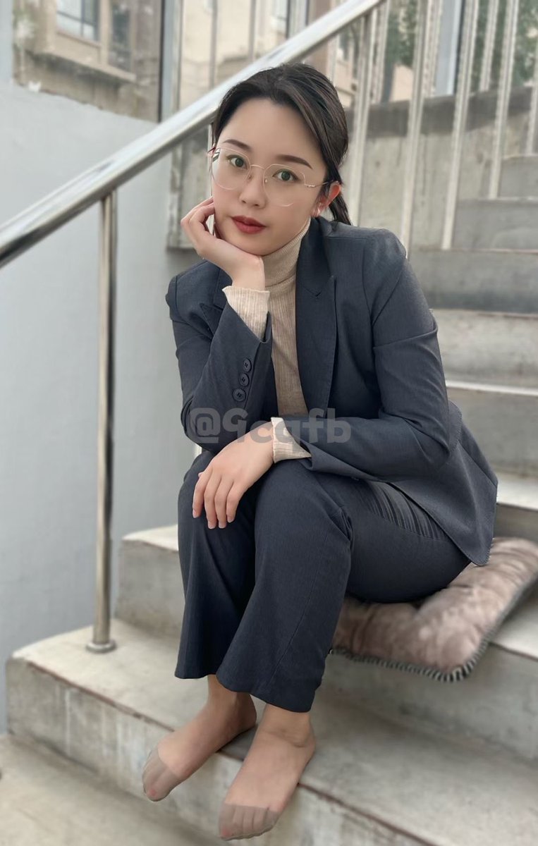 9cqfb's tweet photo. 脚尖加固 下一句是什么？ https://t.co/7uzGif5w8y
