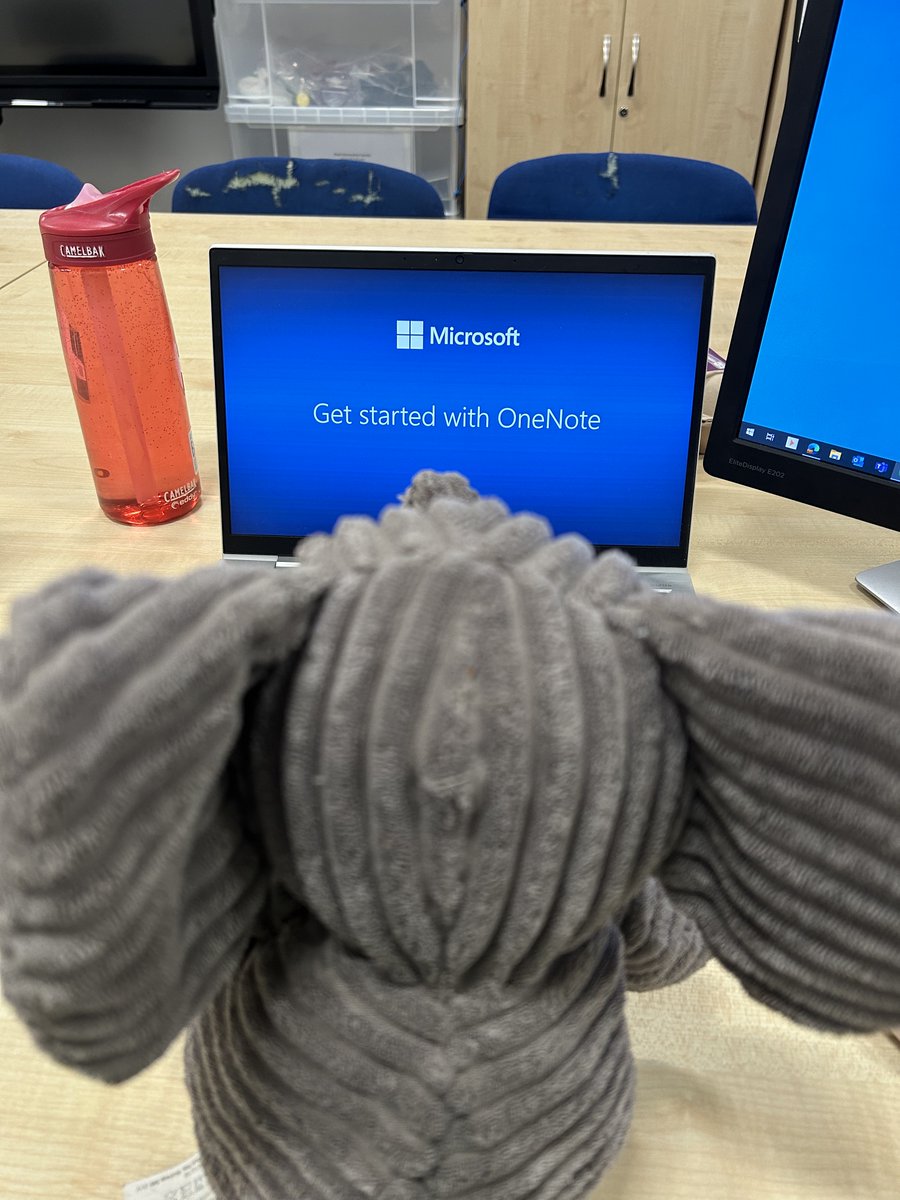 AJOBPickard's tweet photo. Today Ellie joined the @SACTechDigital #MicrosoftEducator session to learn about @OneNoteEDU #MIEExpert #TeamMIEEScotland Ellie is determined to get a badge @ElliePrimary1 #WhereIsEllie #ReadingTheWorld https://t.co/pe29vrj7eB